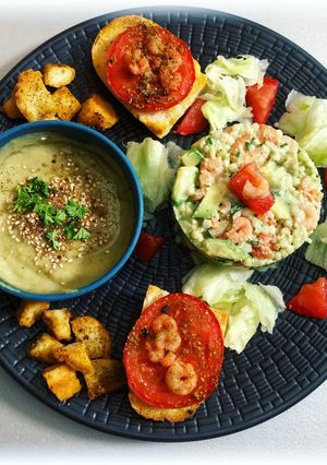 Une photo de 💚Tartare de crevettes avec sa soupe express💚