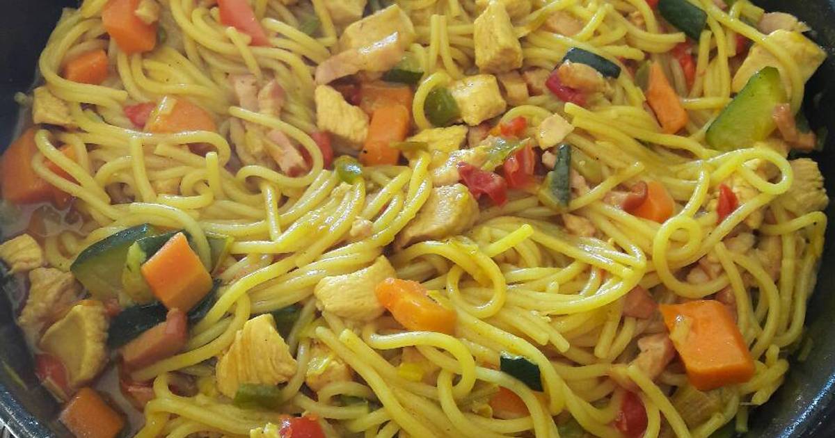 Espaguetis con verduras y pollo especiado Receta de Nuria González - Cookpad