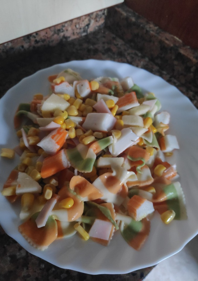 Una foto de Ensalada de pasta variada