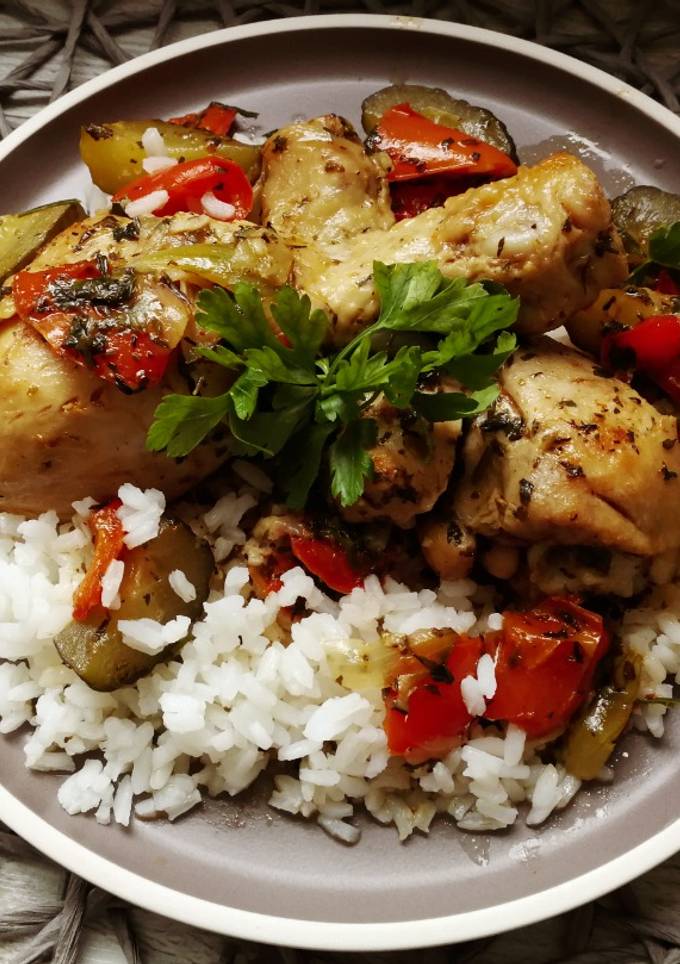 Курячі стегна з рисом і овочами