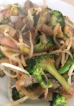 A picture of Green Veg StirFry with Beanshoots.