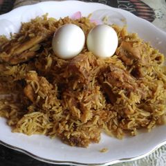 A picture of Murg shahi biryani.