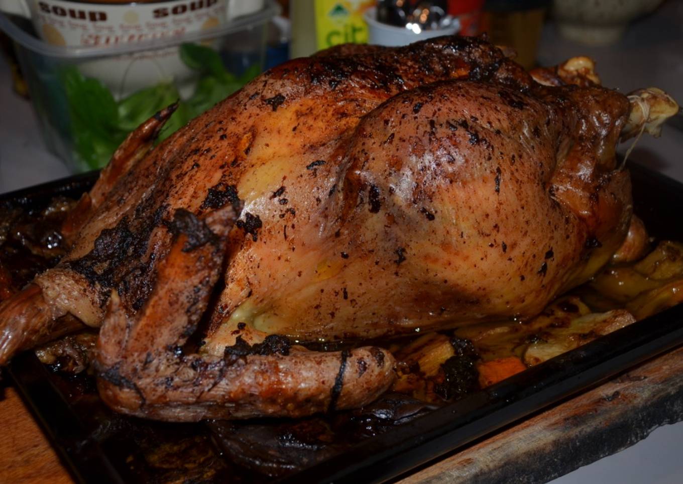 Chapon du Gers, poché puis rôti et sa garniture de légumes anciens