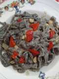 Tagliatelle en tinta de calamar con salsa mollica