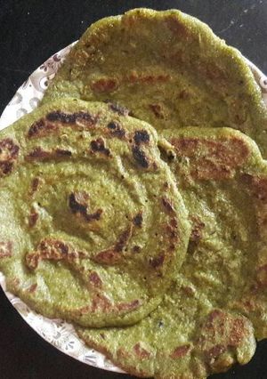 पालक का मल्टीग्रैन चीला/ मल्टीग्रैन पालक पैनकेक रेसिपी मुख्य फोटो