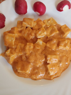 Una foto de Tofu con cebolla y tomate receta Vegetariana