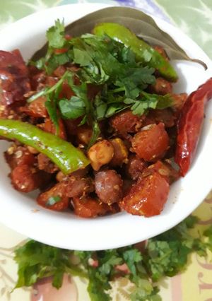 A picture of Kale Chane (black gram).