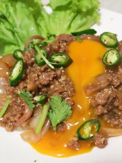 รูปของ ก๋วยเตี๋ยวเนื้อสับไข่ลาวา