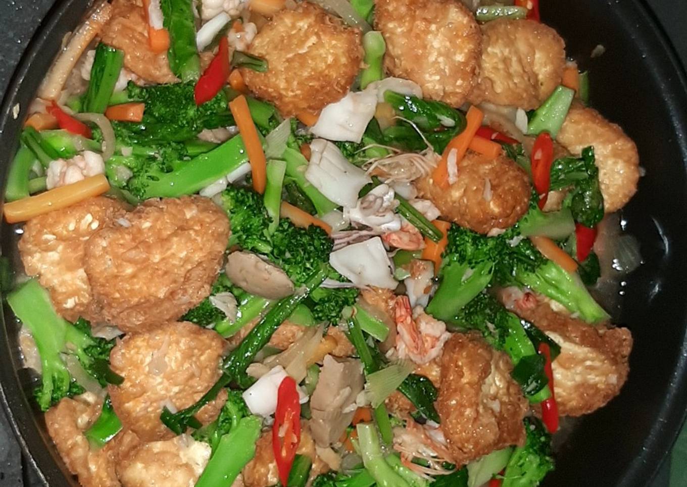 krastača jajce tofu brokoli morski sadeži