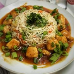 A picture of Smoky Chicken with fried rice.