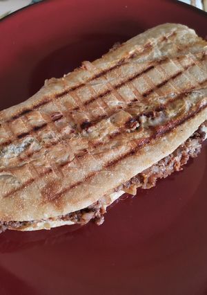 Une photo de Panini Boeuf-Echalote-Cheddar