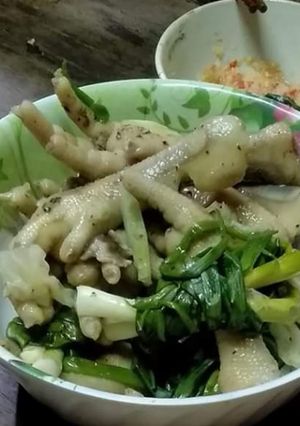 Hình của món Chân Gà Hấp Hành.
