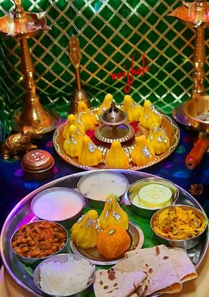 કોકોનટ કેસર મોદક (Coconut Kesar Modak Recipe In Gujarati) રેસીપી મુખ્ય ફોટો