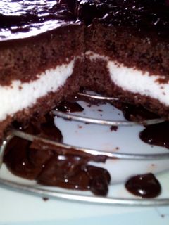 صورة لوصفة كيك الشوكولاتة بحشوة الكريمة