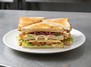 Foto resep Club Sandwich Tiga Lapis ala Kafe