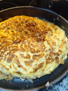 Una foto de Tortilla de patata con cebolla al estilo de mi madre