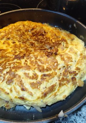 Una foto de Tortilla de patata con cebolla al estilo de mi madre
