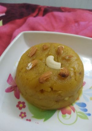 A picture of बेसन का हलवा.