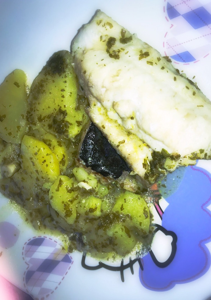 Una foto de Merluza en salsa verde con patatas