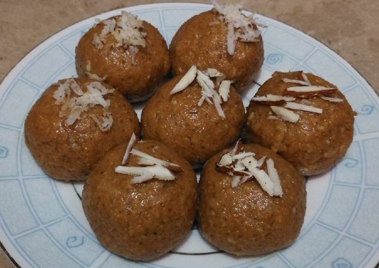 Besan ke ladoo