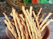 Una foto de palitos de queso sin levadura