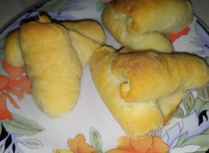 Una foto de Pan con grasa o cuernitos en panetera