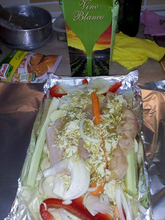 Una foto de Papillote de pollo con verduras al estilo canario