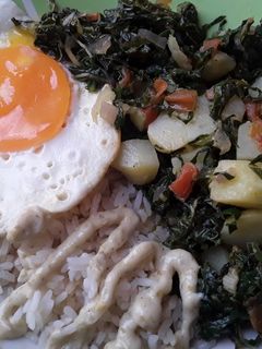 Una foto de Salteado🍳🍚 de pak choi, acelgas y papa🥔🤔