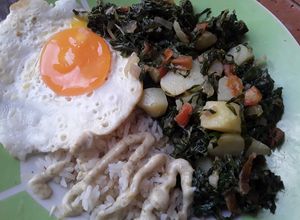 Una foto de Salteado🍳🍚 de pak choi, acelgas y papa🥔🤔