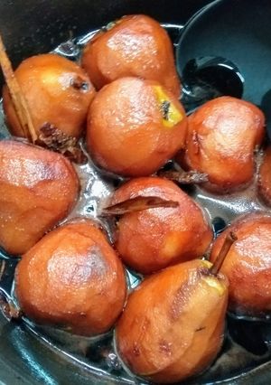 Una foto de Peras dulces en salsa de vino