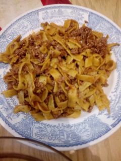 Una foto de Nidos de espinacas y carne ternera halal plato aprovechamiento