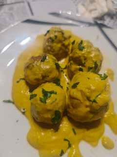Una foto de Albóndigas con salsa de curry
