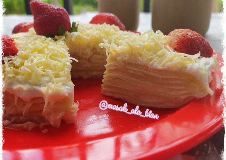 Resep Cheese Strawberry Crepes Cake yang Bisa Manjain Lidah