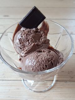 Une photo de Glace au chocolat, saveur tonka
