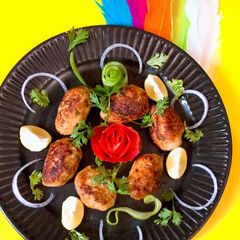 A picture of Gola kababs.