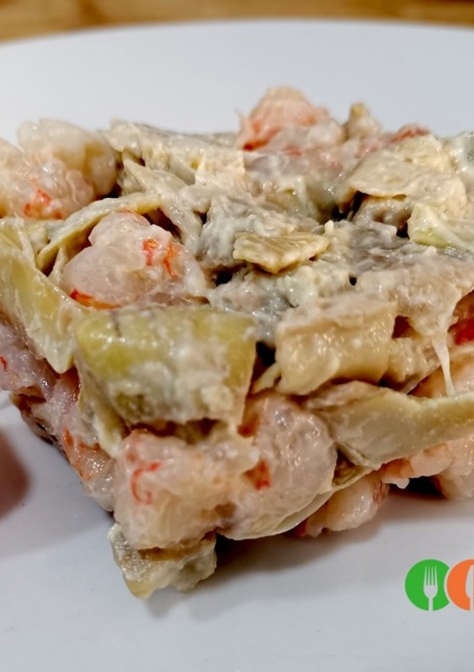 Una foto de Ensaladilla de alcachofas y gambones