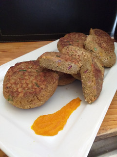 Una foto de Hamburguesa de lentejas y avena con pimiento asado