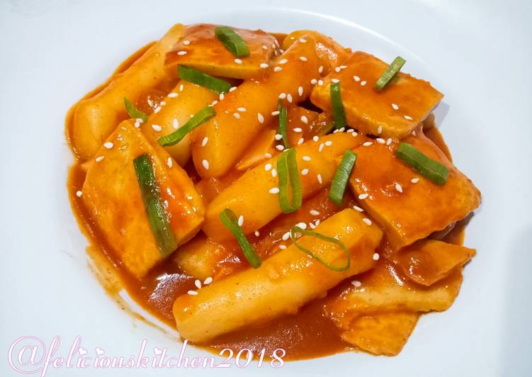 Tteokbokki (Korean Spicy Rice Cakes)