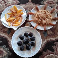 Suji Halwa with Finger Chips A picture of Suji Halwa with Finger Chips.