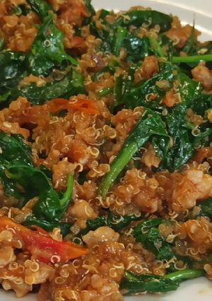Una foto de Quinoa con espinacas