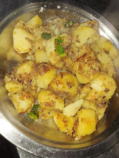 जीरा आलू (Jeera aloo recipe in hindi) रेसिपी मुख्य फोटो