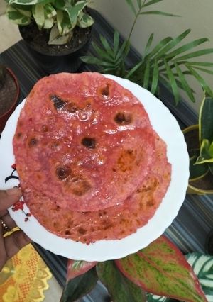 चुकंदर पराठा (हेल्दी और टेस्टी) रेसिपी मुख्य फोटो