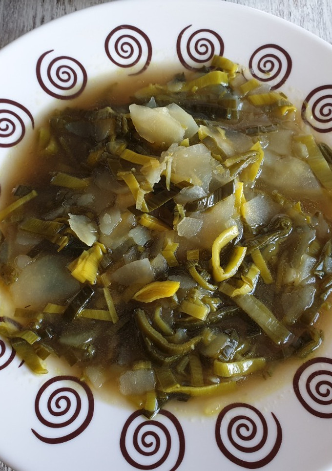 Una foto de Sopa de hojas de puerro (parte verde) con patata