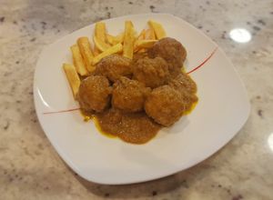Foto principal de Albóndigas en salsa con un toque de brandy