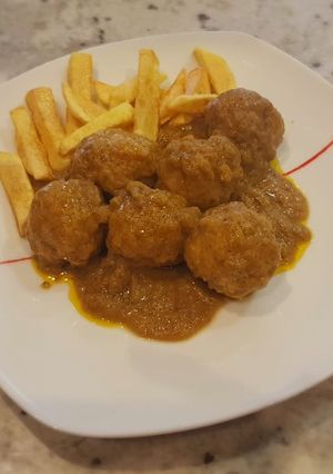 Una foto de Albóndigas en salsa con un toque de brandy