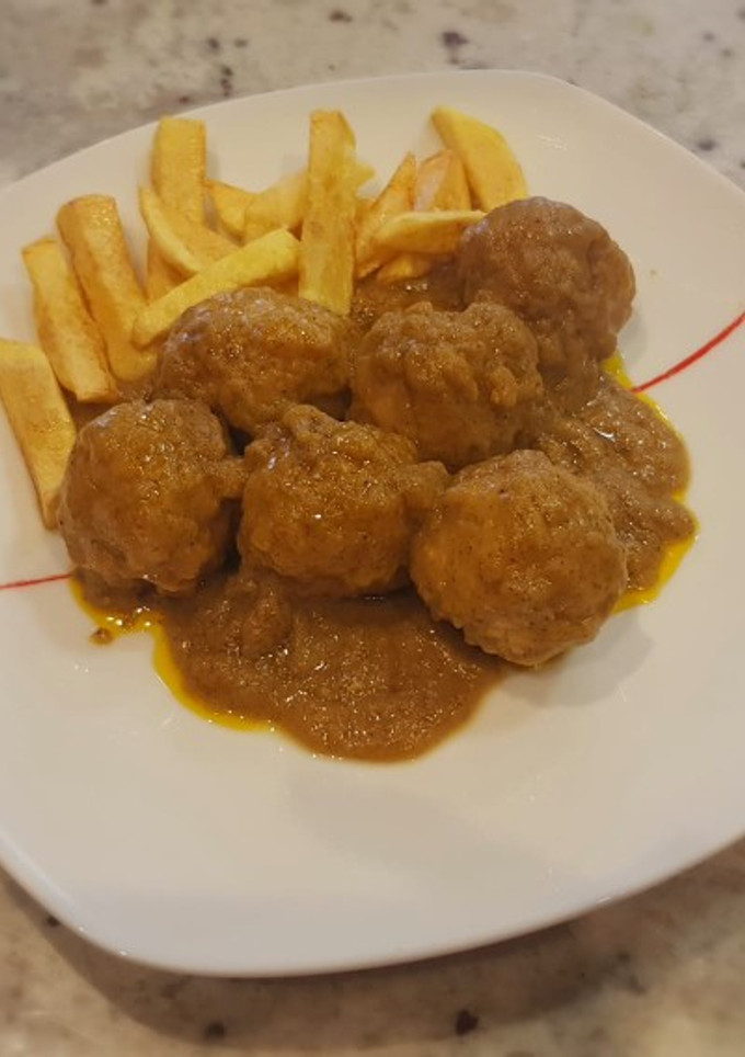 Una foto de Albóndigas en salsa con un toque de brandy