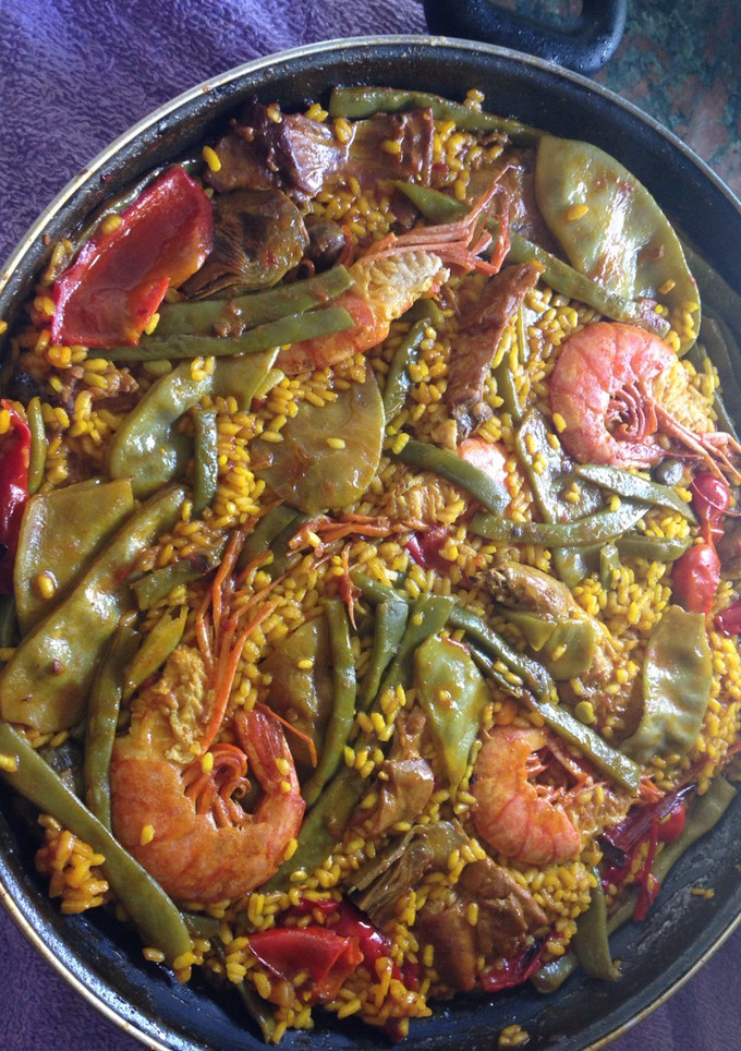 Una foto de Paella dominguera🥘