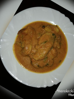 A picture of Coconut chicken curry.