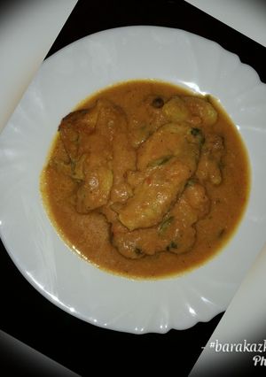 A picture of Coconut chicken curry.