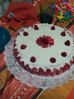 Una foto de Tarta de nata y fresas